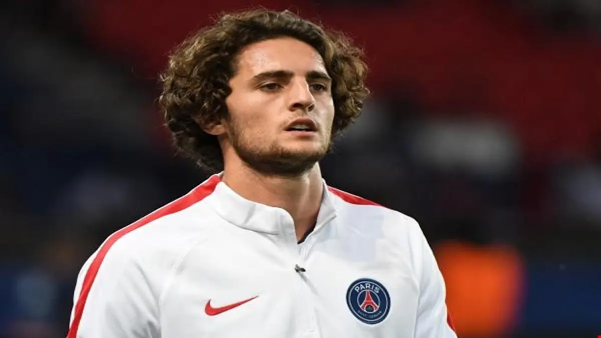 أدريان رابيو يصل مدينة تورينو تمهيدًا لتوقيع عقود انتقاله إلى يوفنتوس (شاهد)