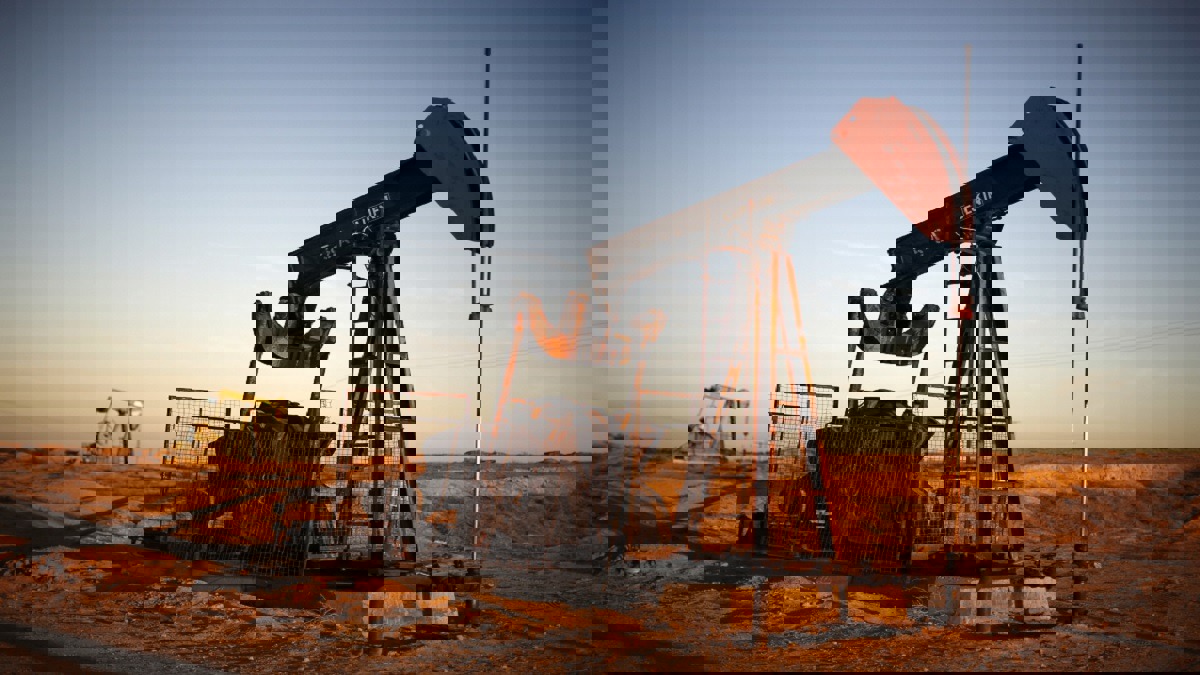 النفط يرتفع بفعل عاصفة تهدد خليج المكسيك