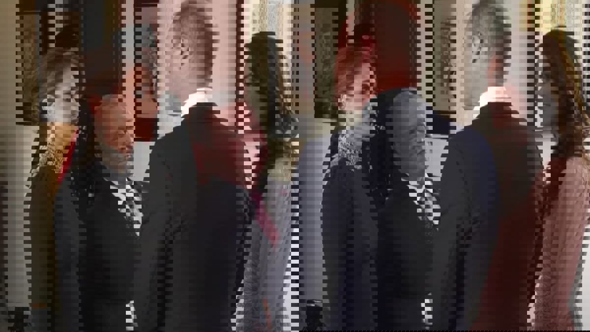 ما الحديث الذي دار بين العائلة المالكة الأردنية والأميرين ويليام وكيت؟