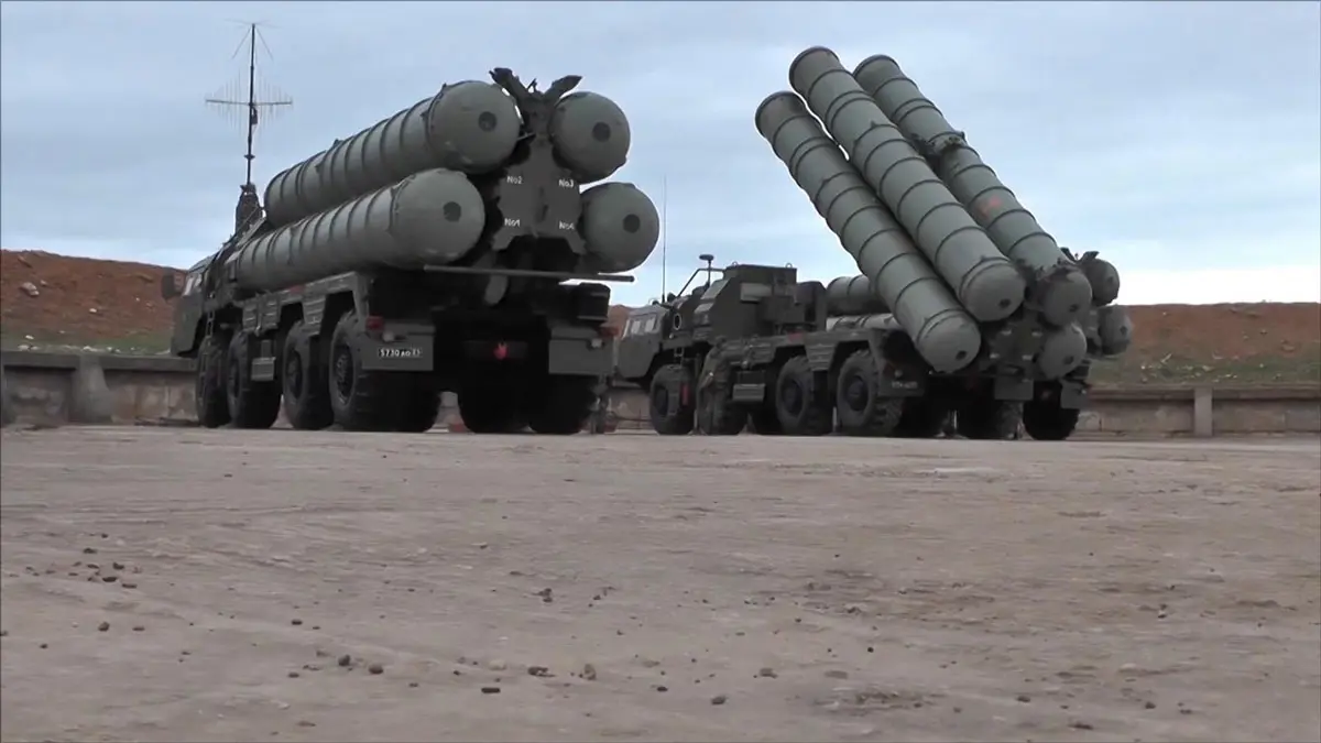 وزارة الدفاع التركية تعلن وصول أول أجزاء منظومة إس-400 الروسية (فيديو)