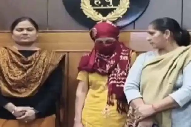 أثناء محاكمة العمة القاتلة