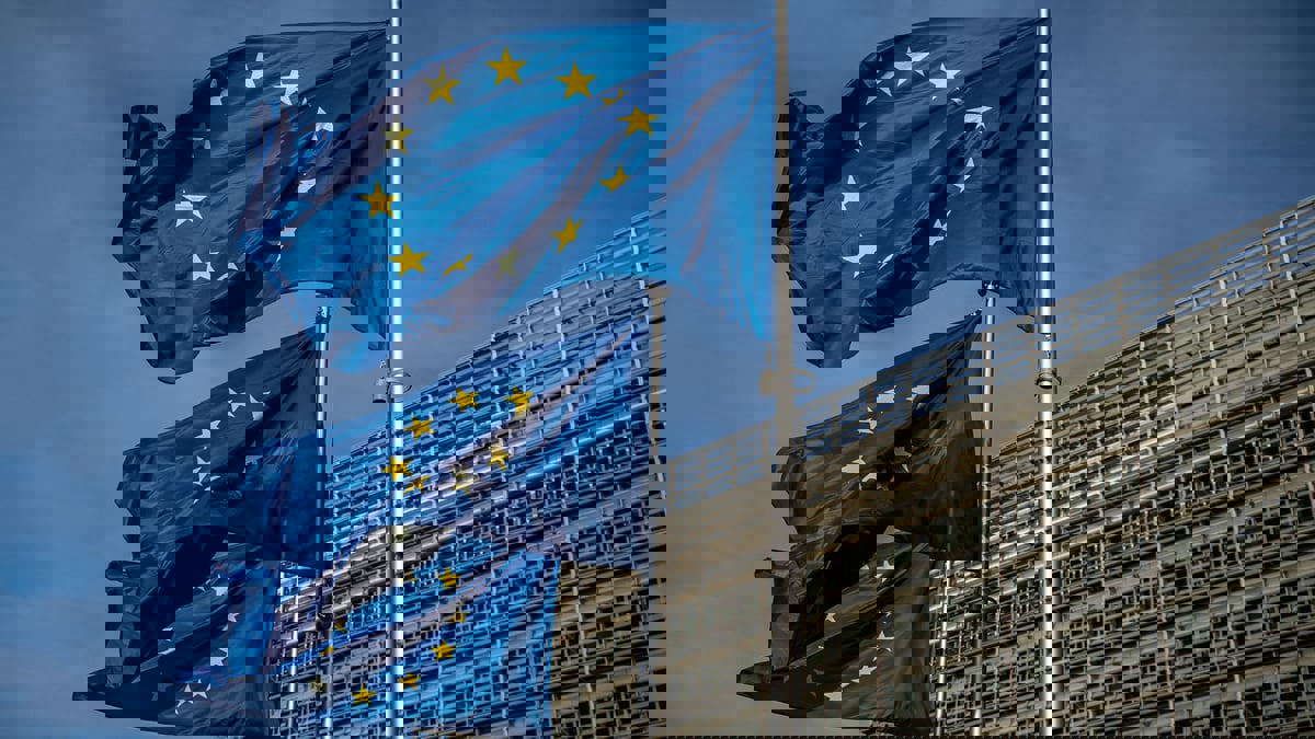 بلومبرغ: الاتحاد الأوروبي يدرس تحديد سعر الديزل الروسي عند 100 دولار