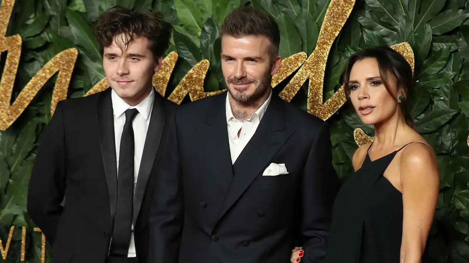 رد فعل غريب من مدرب بافوس بعد سؤاله عن أزمة بيكهام وأسرته (فيديو)