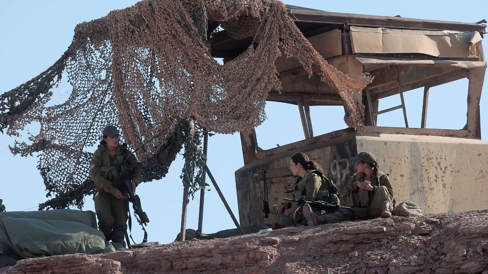 طبيب إسرائيلي متهم بتصوير مجندات سراً في غرف تبديل الملابس