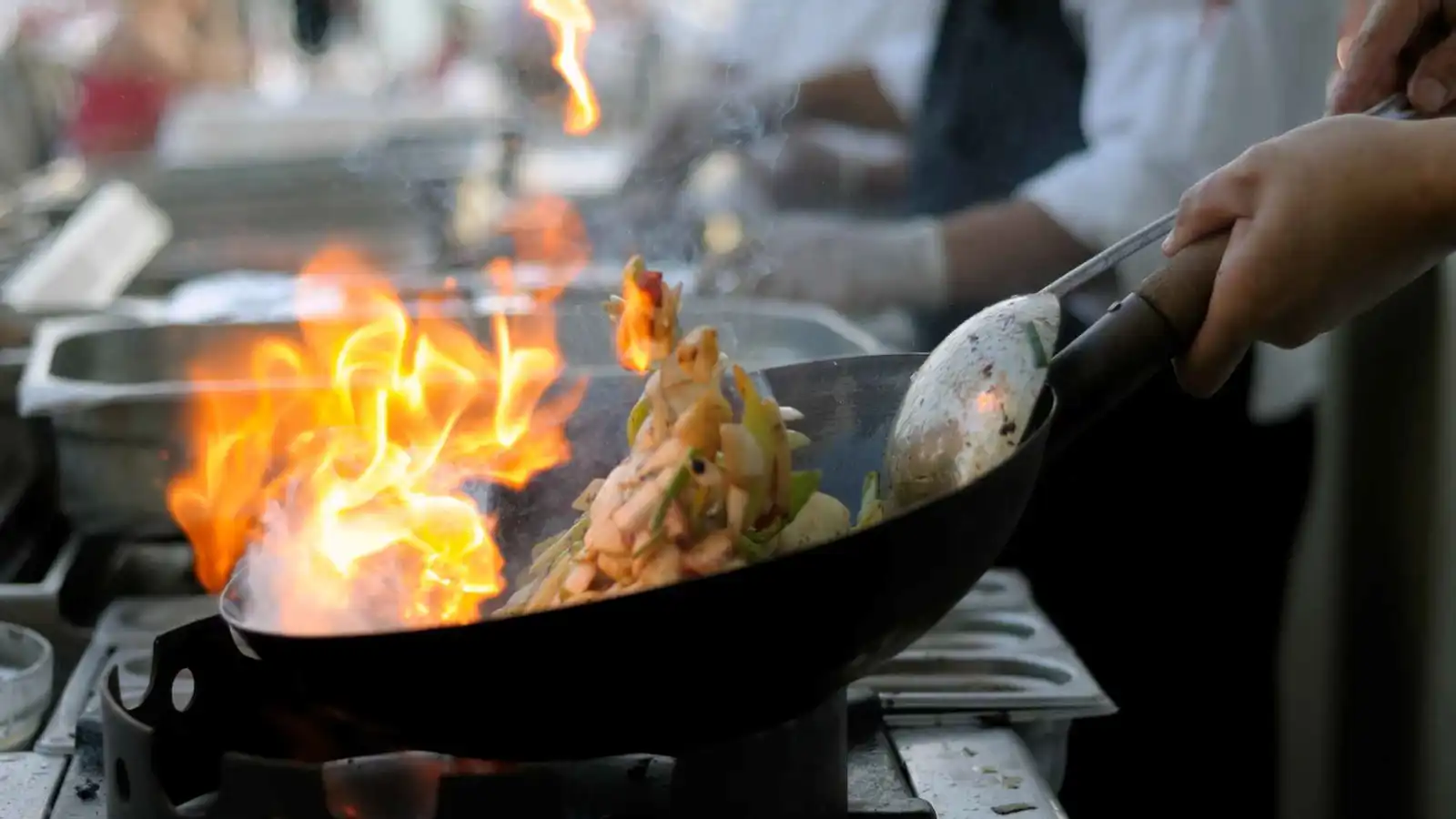 طبق HD.. وجبة طعام استثنائية تستقطب سكان أربيل العراقية (صور)