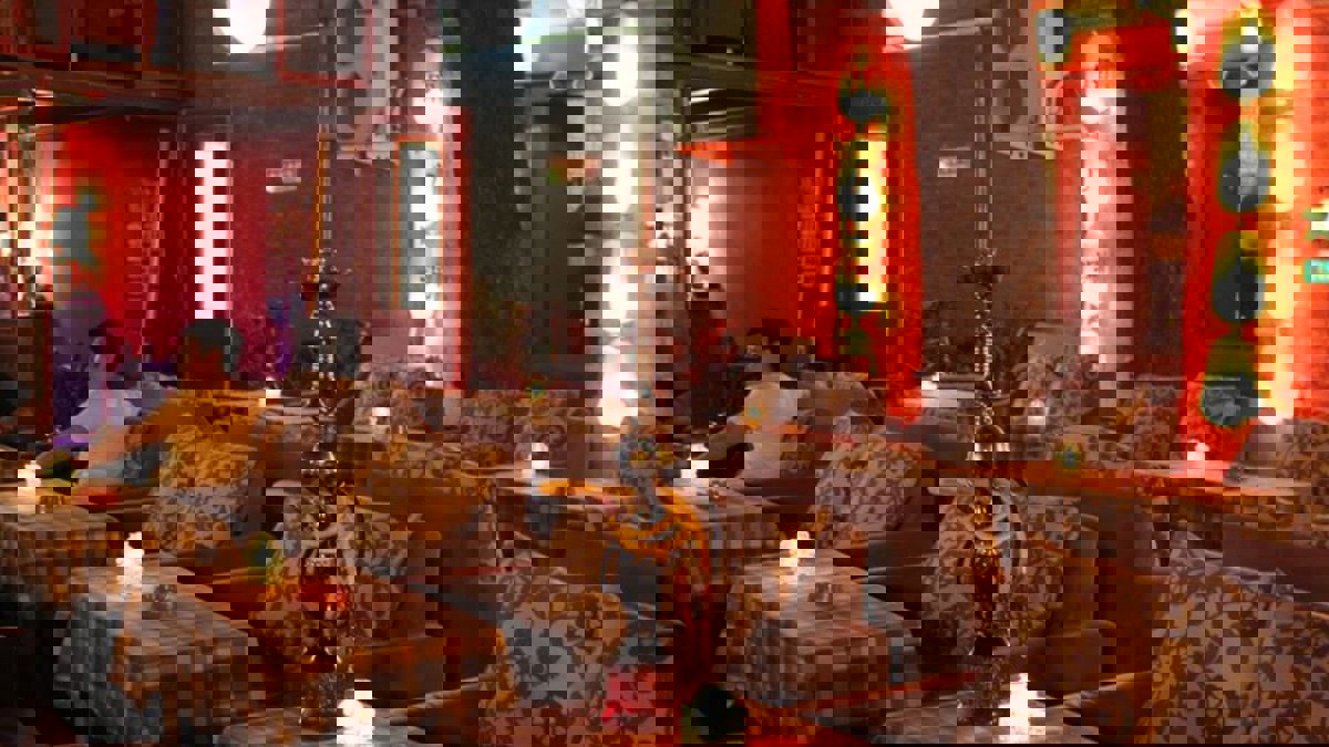 إيران تغلق 547 مقهى ومطعمًا بذريعة انتهاك الشريعة الإسلامية