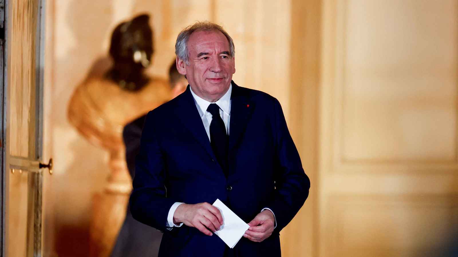 على قمته الموازنة.. "جبل من الصعاب" أمام الحكومة الفرنسية الجديدة