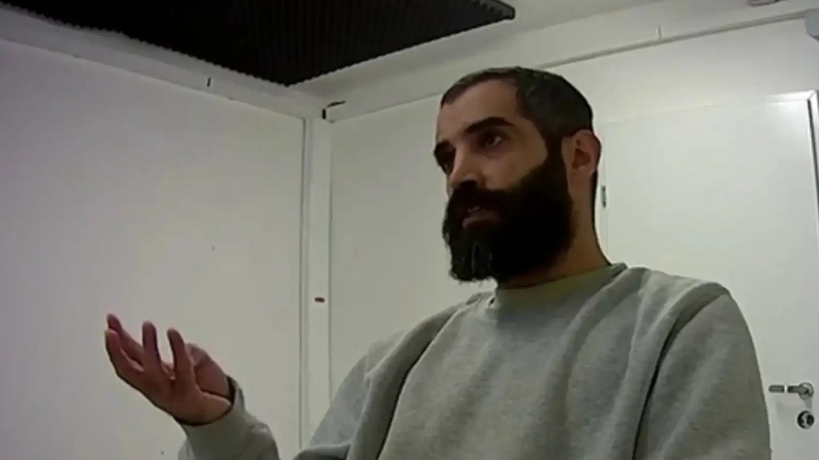 بعد عام على اعتقاله.. لماذا تبث إسرائيل اعترافات "أمهز"؟