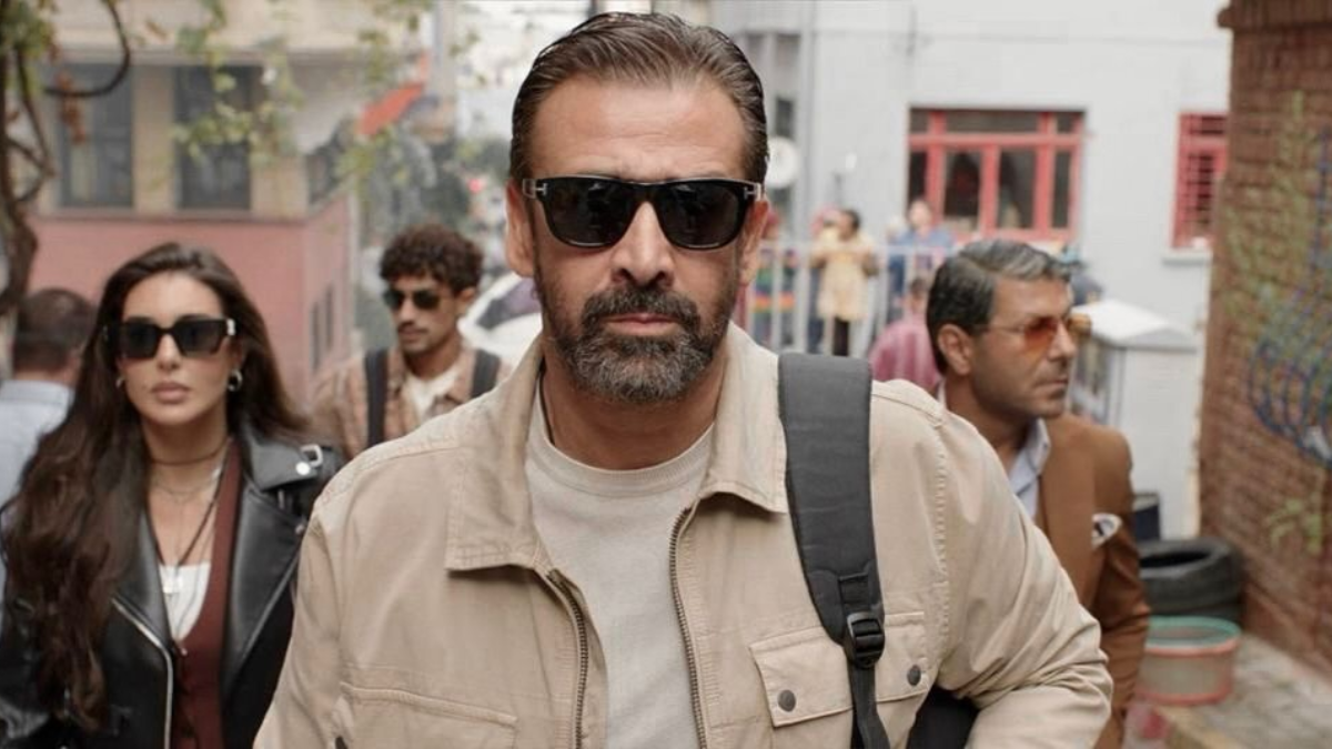 "مشاهد مستعارة".. ناقد فني بارز يهاجم فيلم كريم عبد العزيز