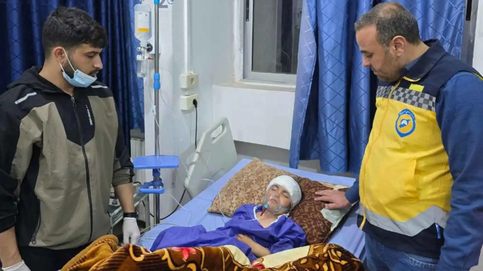 أنقذوه بأعجوبة.. انتشال طفل من قاع بئر في الرقة السورية (فيديو)