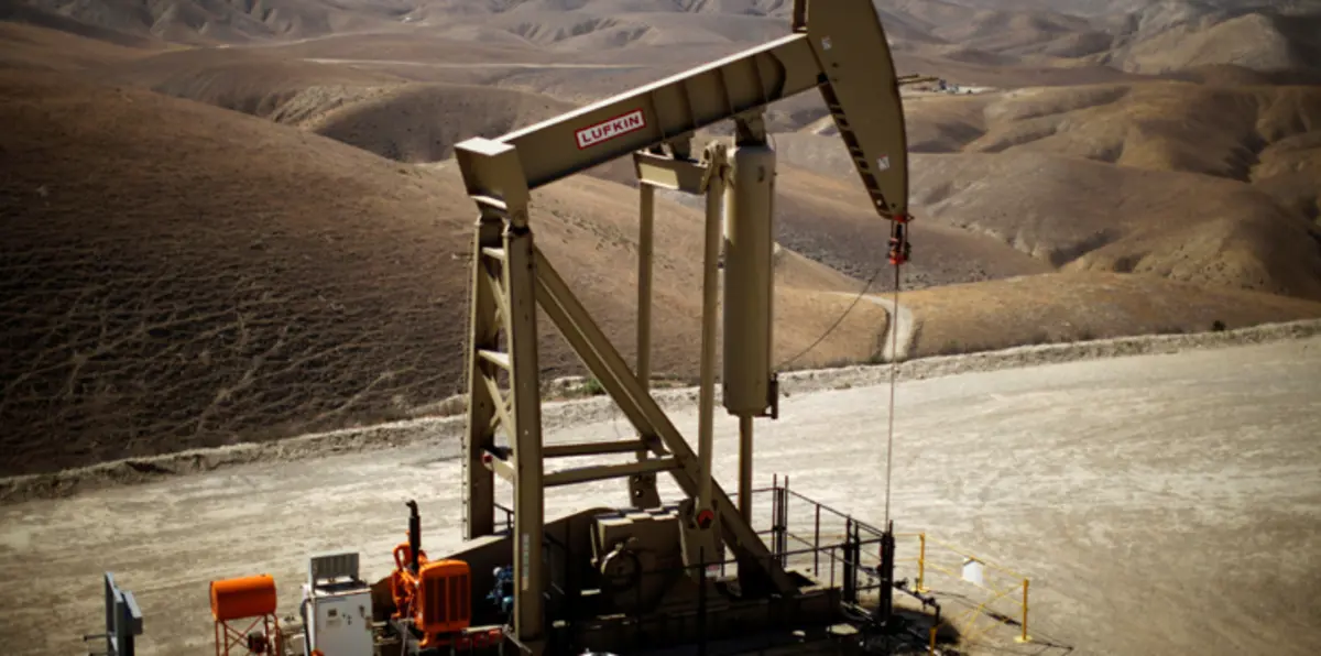 أسعار النفط تتراجع بفعل الطلب الضعيف