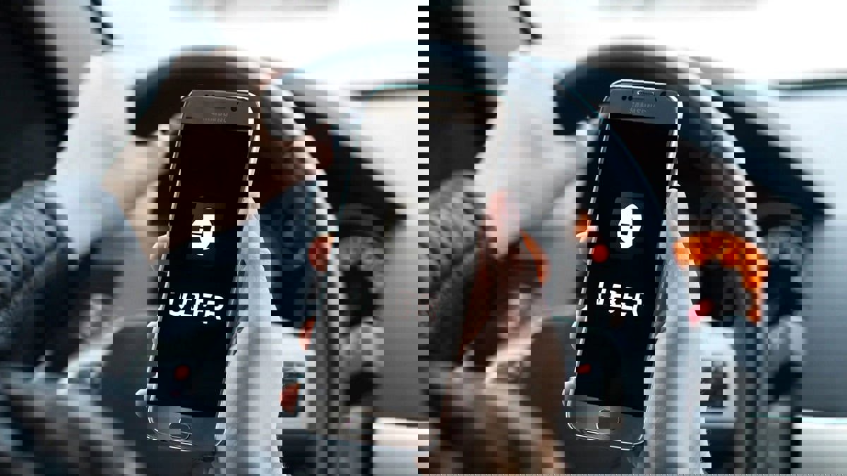 موظفون: أوبر تسرح مئات العاملين في مصر وسط تخفيضات عالمية