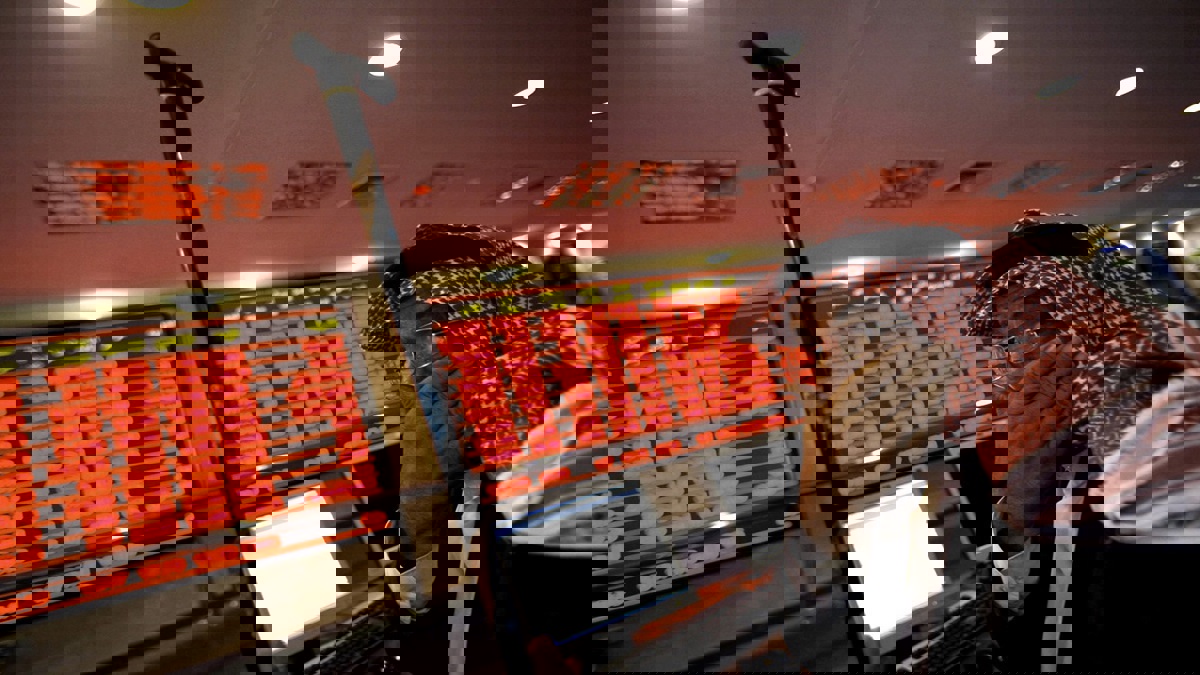 بورصة السعودية تربح مع ارتفاع النفط بفضل خطة لخفض الإنتاج