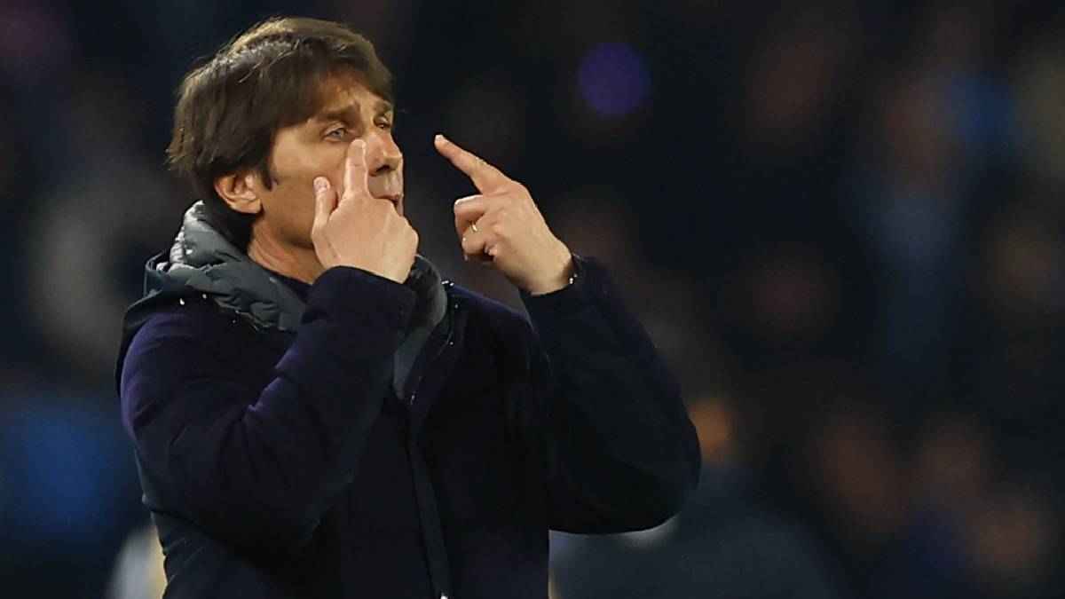 رد فعل جنوني من كونتي بعد إهدار ميلان ضربة جزاء أمام نابولي (فيديو)