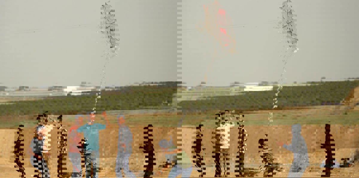 نتنياهو: لا وقف لإطلاق النار بغزة يستثني البالونات الحارقة