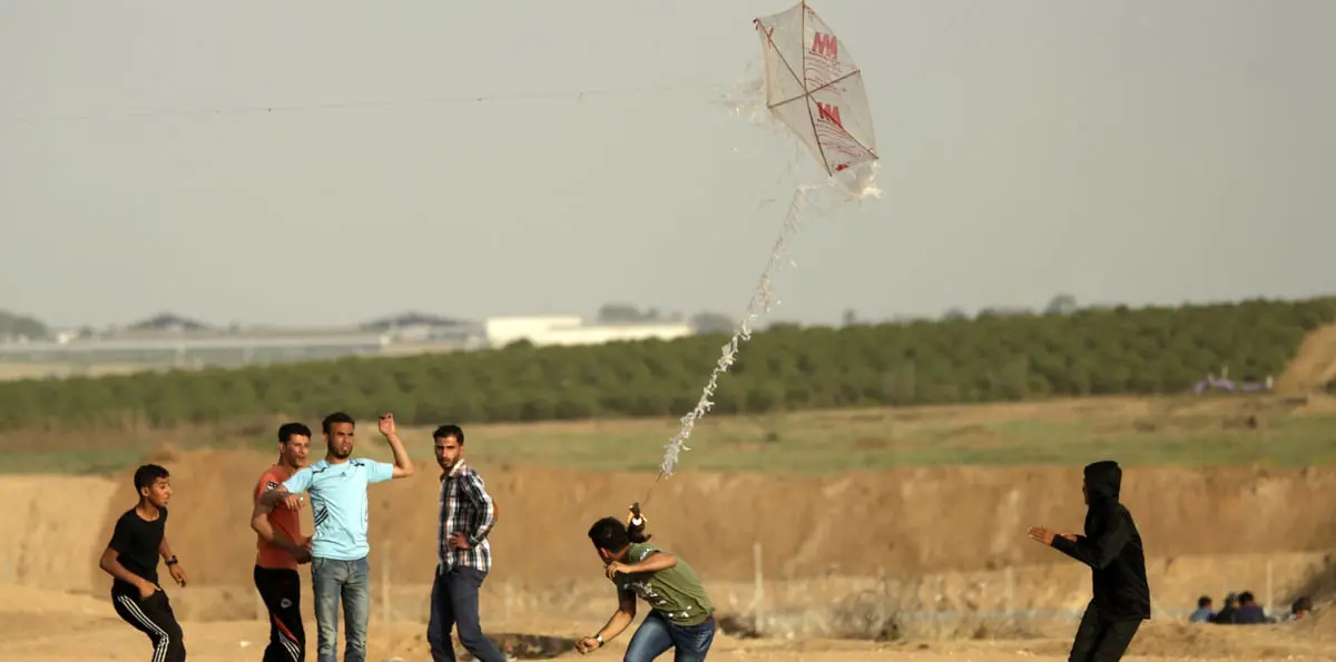 نتنياهو: لا وقف لإطلاق النار بغزة يستثني البالونات الحارقة