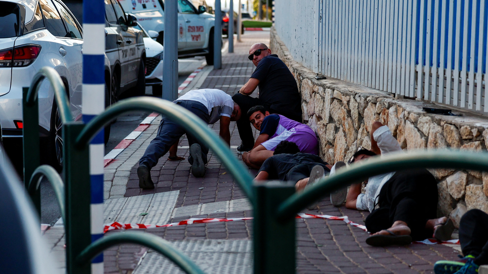 لبنان.. غارات "دامية" على "حي الرمل" في صور