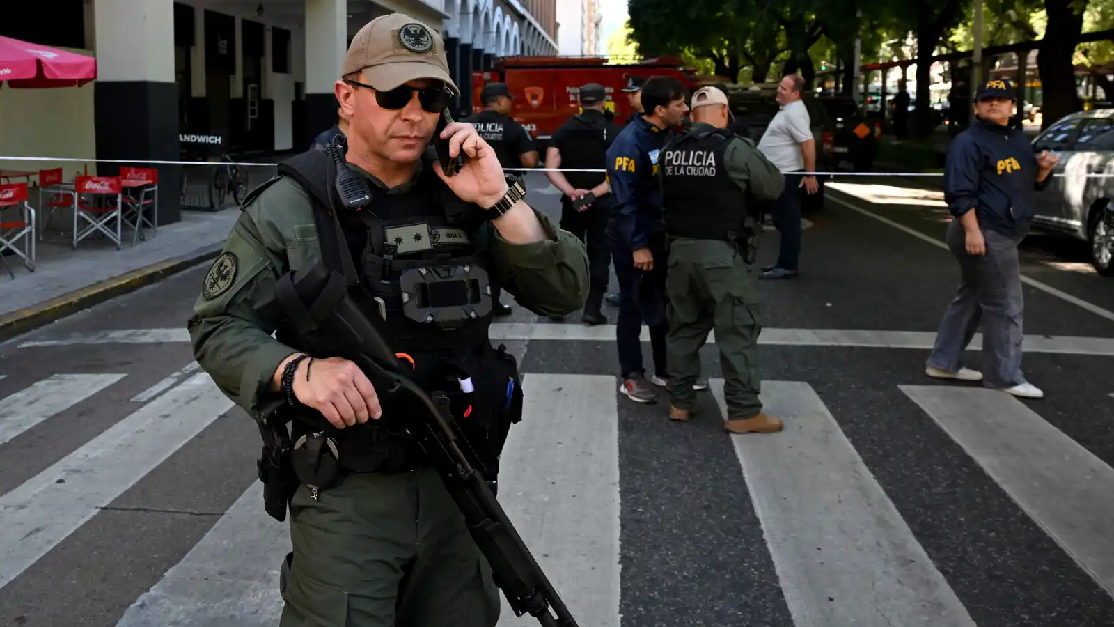 انفجار طرد مشبوه داخل كلية الشرطة في "بوينس أيرس" بالأرجنتين (فيديو)