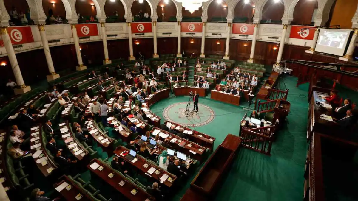 تحركات برلمانية وملفات قضائية.. هل تحلّ تونس حركة النهضة؟