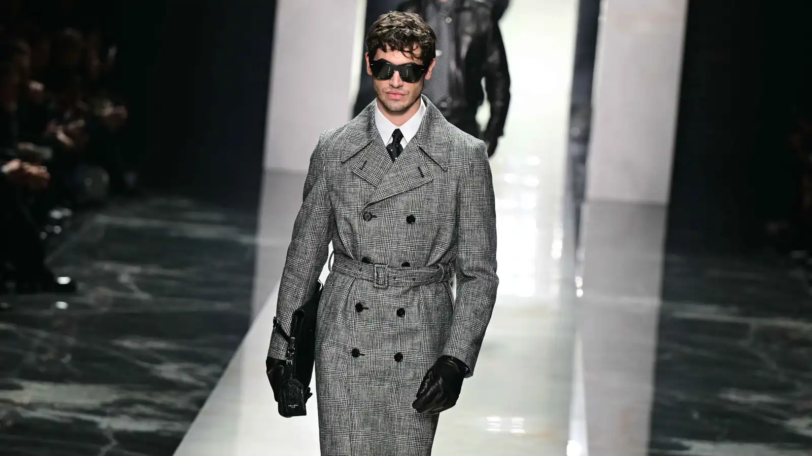 أسبوع ميلانو للموضة.. صراع بين "رسائل السلطة" واتهامات "العنصرية"