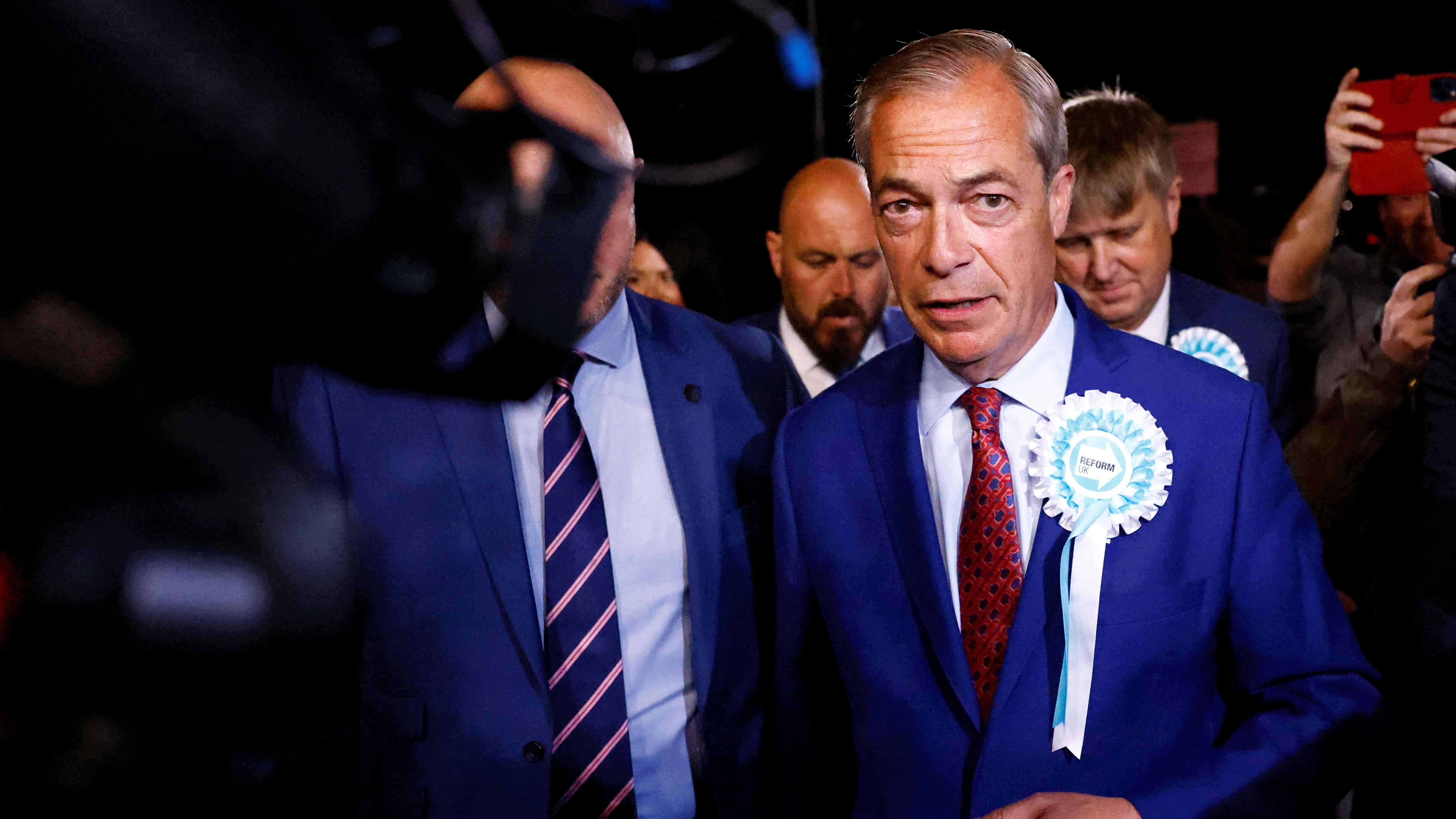 فاراج يتعهد باستئجار سجون خارج بريطانيا لاستيعاب "آلاف المجرمين"