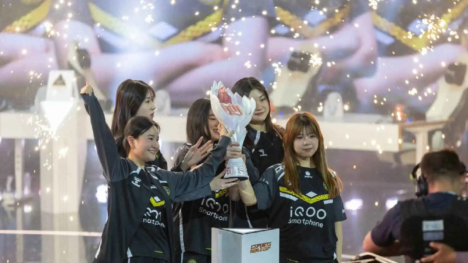 جائزة مليونية ومفاجأة رونالدو.. ماذا نعرف عن كأس العالم للرياضات الإلكترونية؟