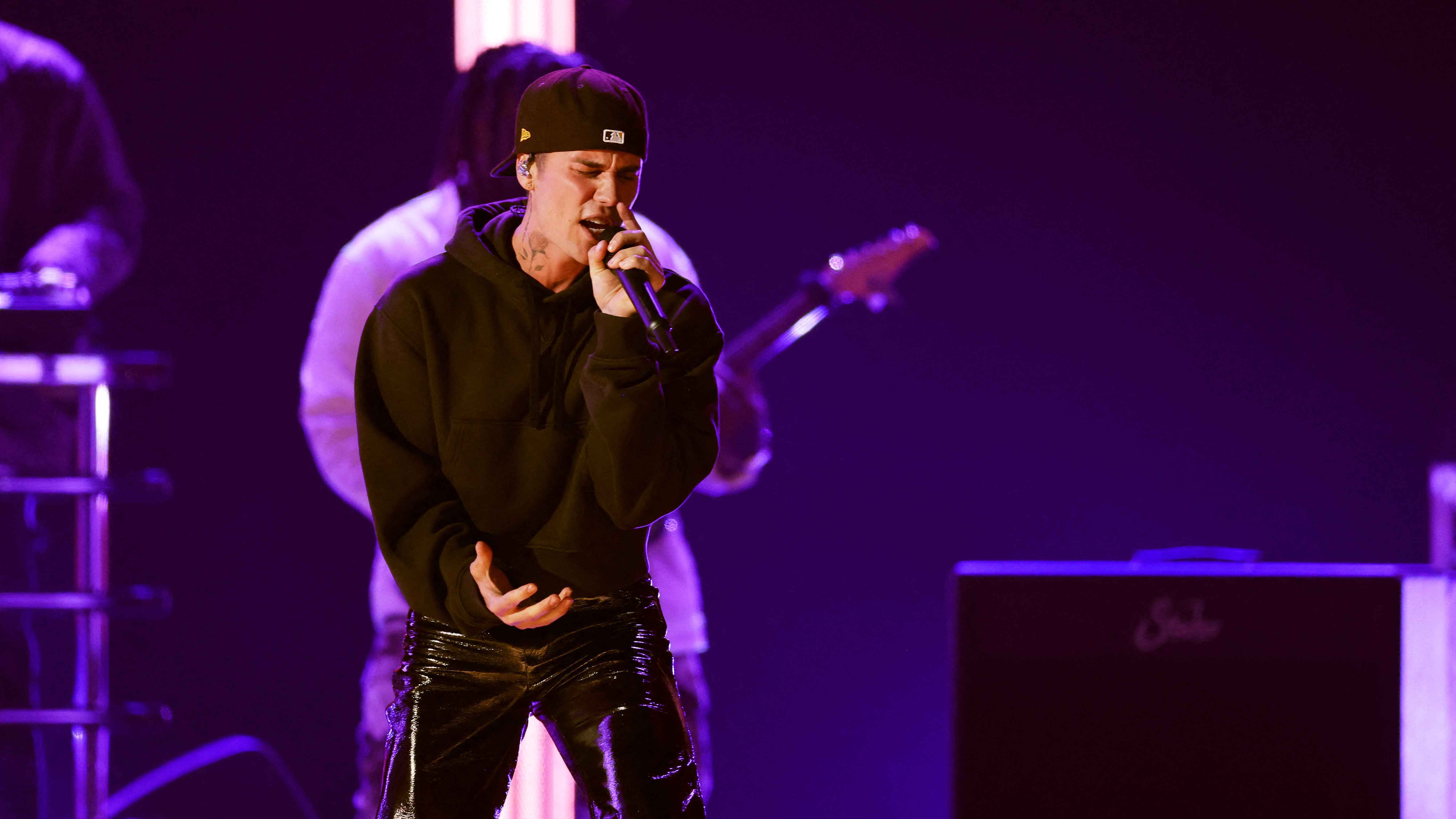 جاستن بيبر يفاجئ جمهور SZA بأداء مشترك لأغنية "Snooze"