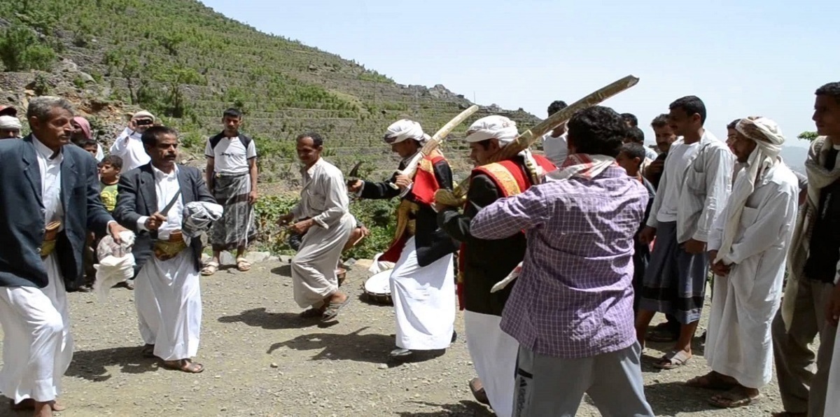 رغم القبضة الحوثية.. هكذا تحيي الفرق الموسيقية الشبابية أعراس اليمنيات