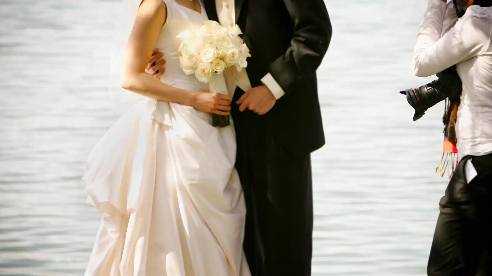 صورة زفاف تُقود مصورا إلى السجن