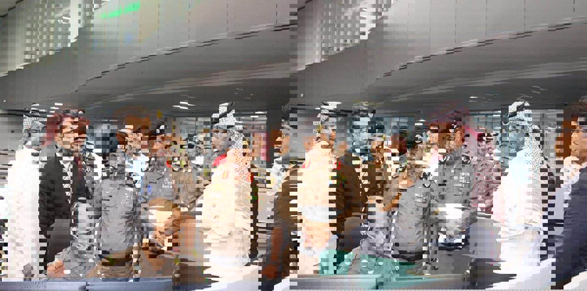 لم تجد متحدثًا بالإنجليزية.. السعودية تحقق في اتصال أجنبية بشرطة الرياض (فيديو)