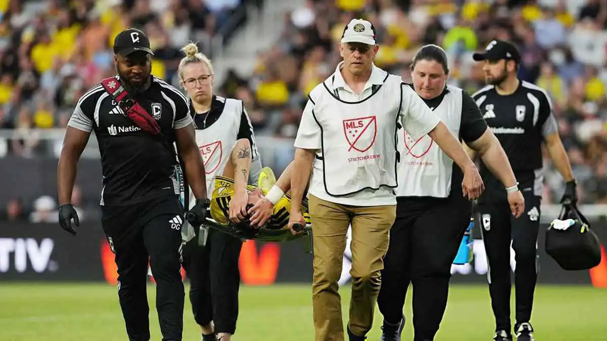 إصابة مقلقة.. وسام أبو علي يغادر الملعب على نقالة (فيديو)