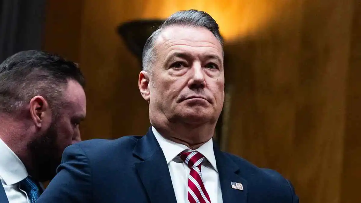 بعد أزمات عاصفة.. استقالة مدير "الهجرة والجمارك" الأمريكية