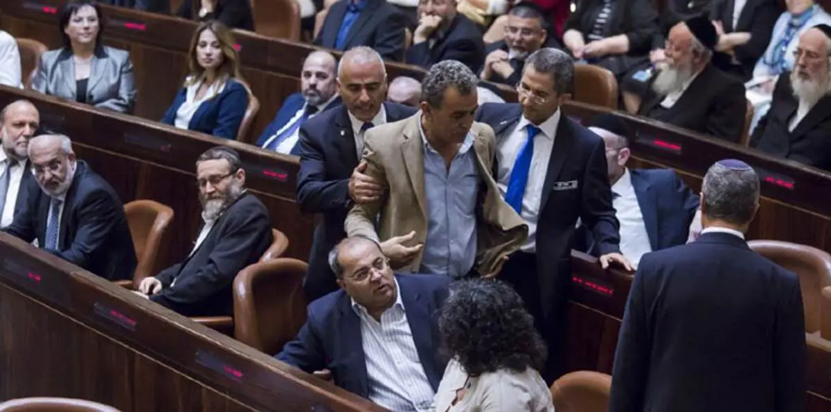 الكنيست الإسرائيلي يقرّ قانونًا يسمح بإقصاء النواب العرب