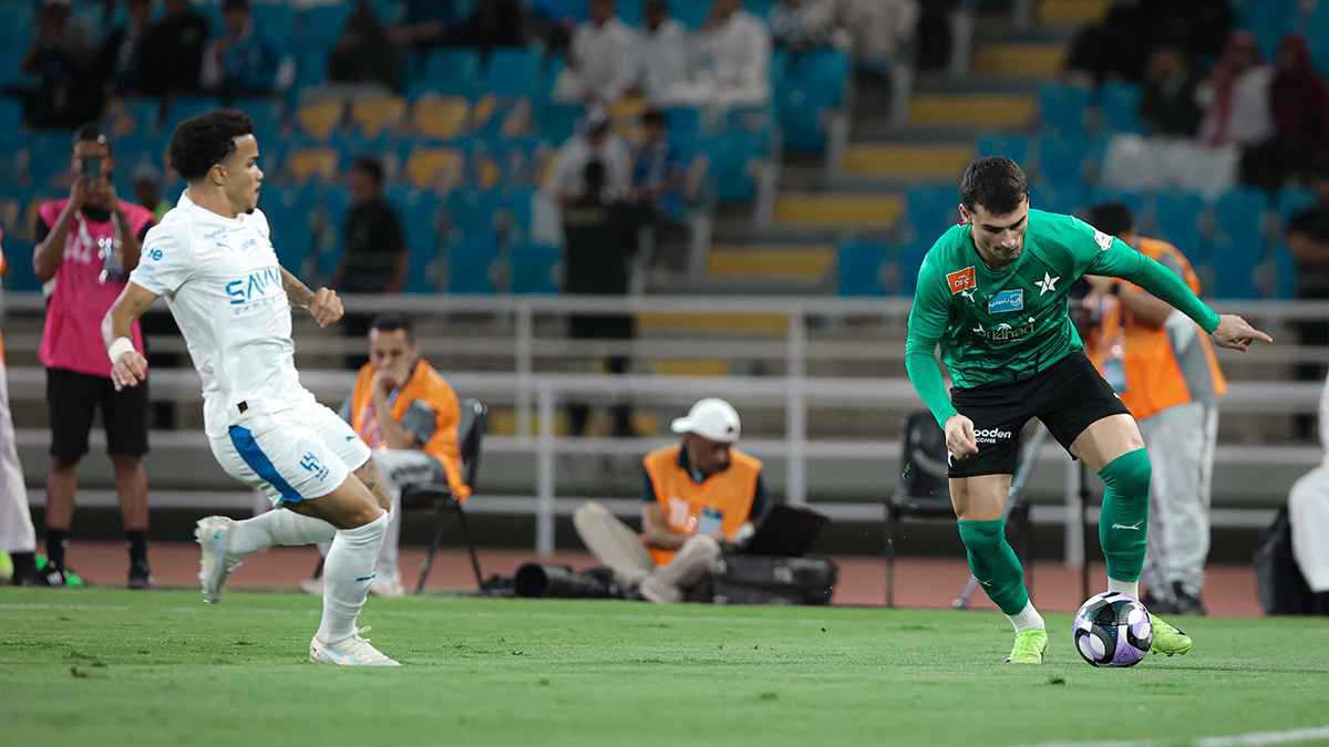 ترتيب الدوري السعودي بعد فوز الهلال الدرامي على النجمة (فيديو)