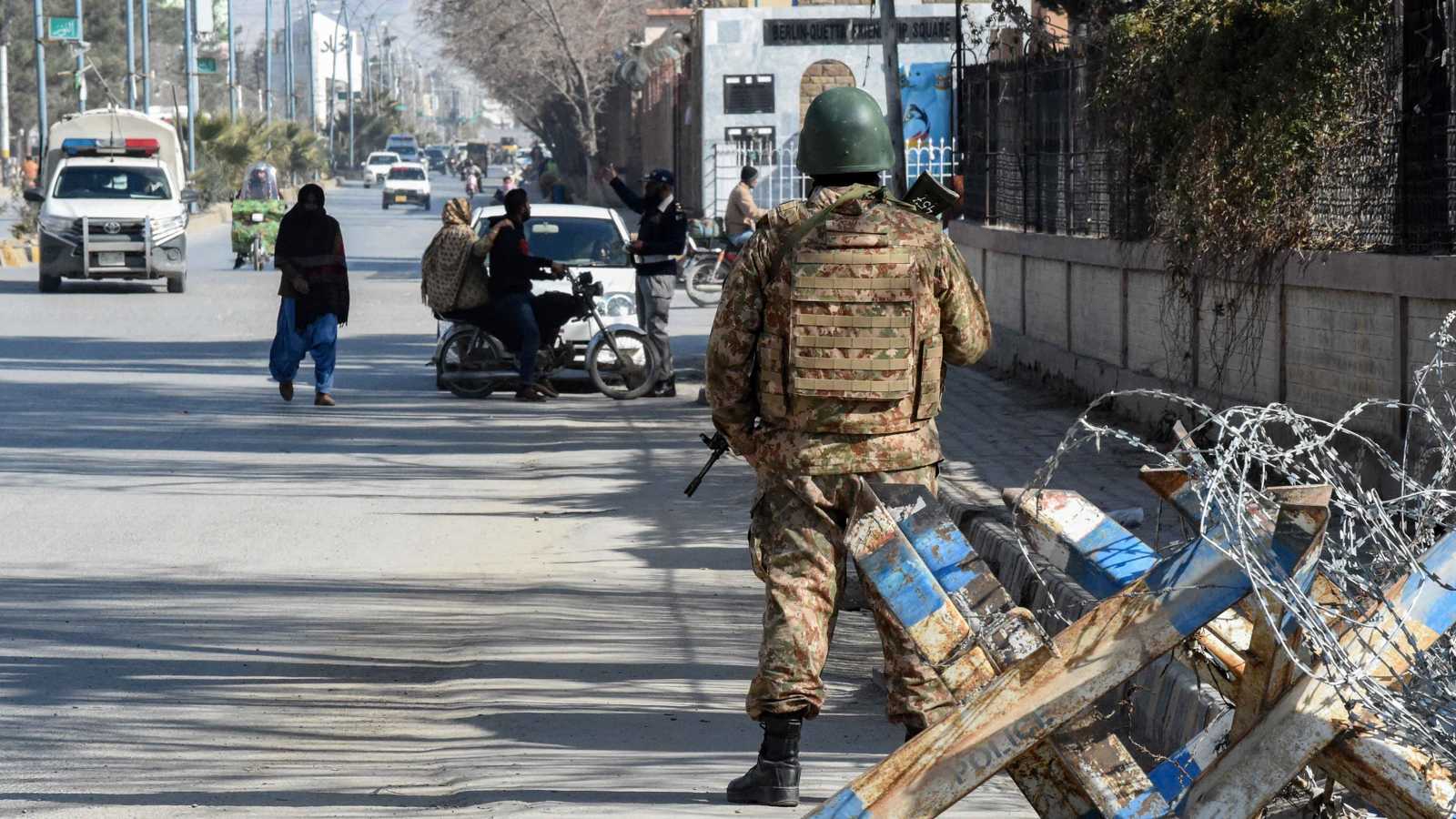 الأمن الباكستاني يقتل 23 مسلّحا قرب الحدود مع أفغانستان