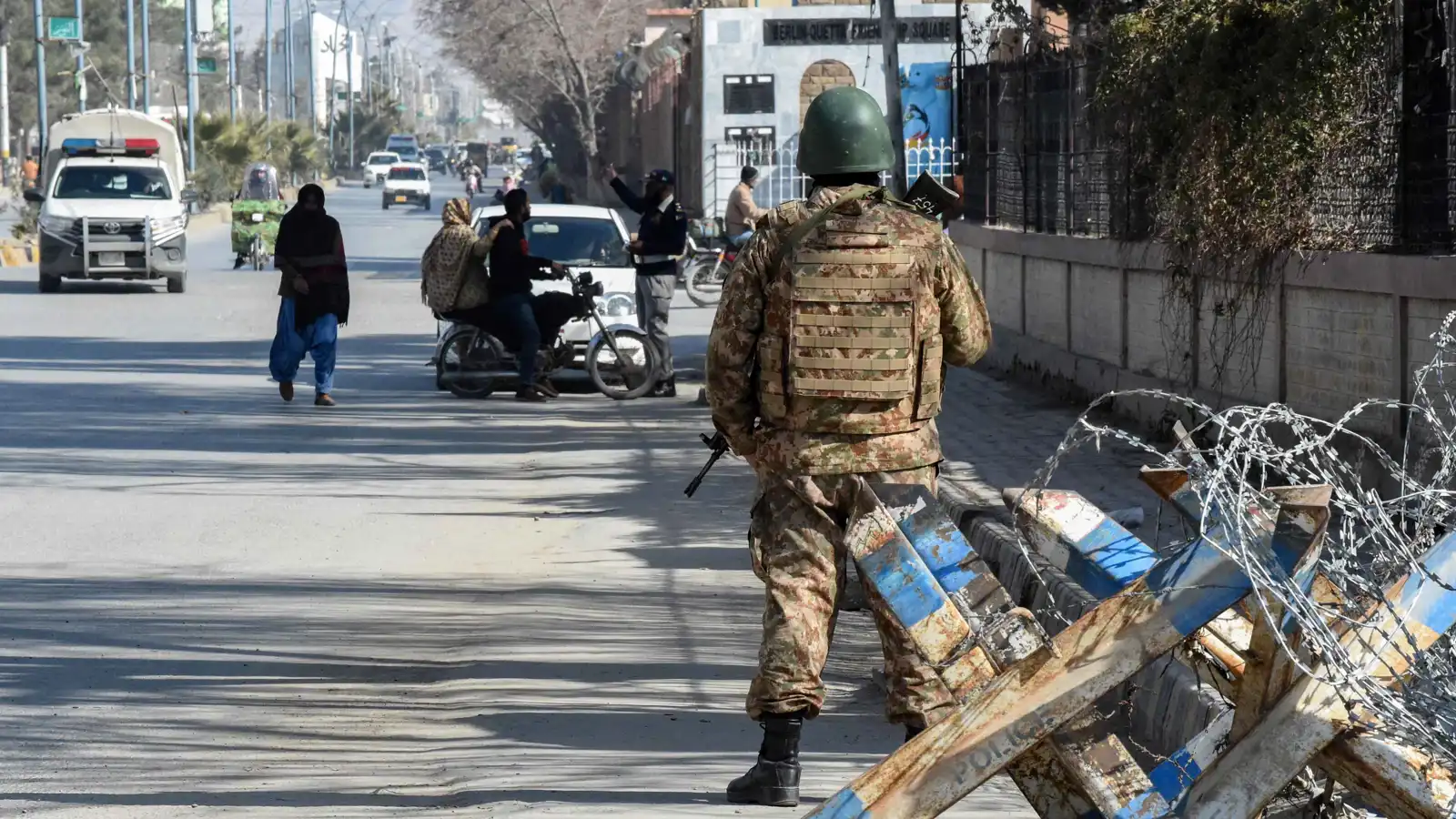 الأمن الباكستاني يقتل 23 مسلّحا قرب الحدود مع أفغانستان