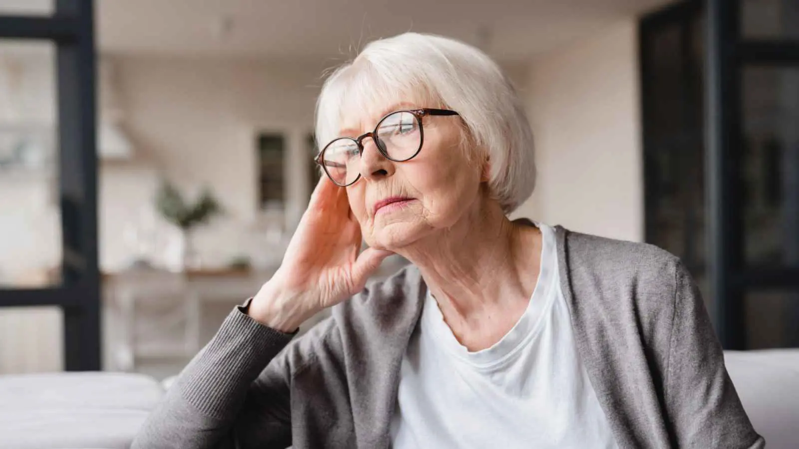 5 طرق تُمكن كبار السن بالتحكم بآلامهم المزمنة