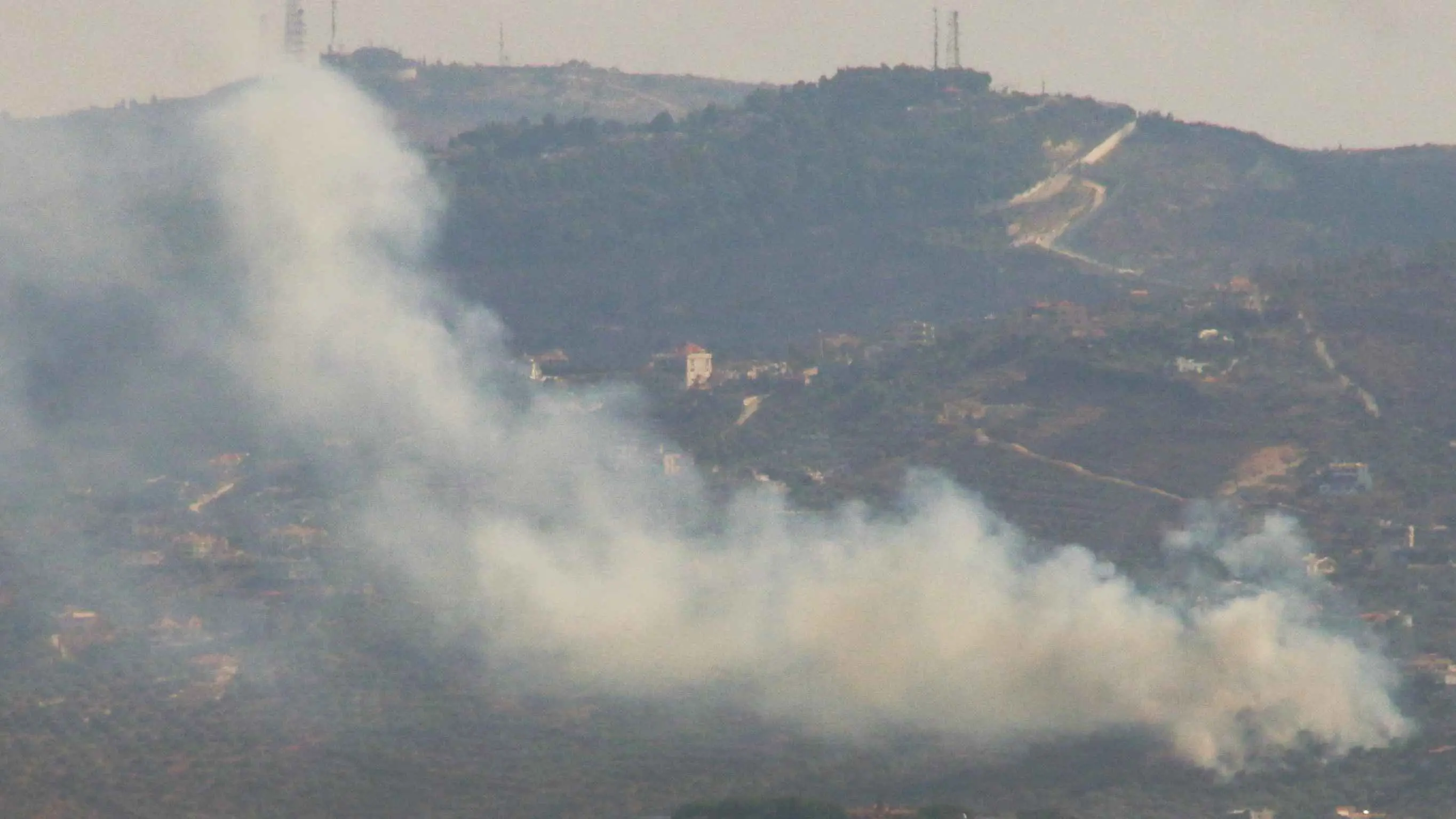 إسرائيل تغتال مسعفاً لبنانياً وتستهدف مخازن أسلحة لحزب الله