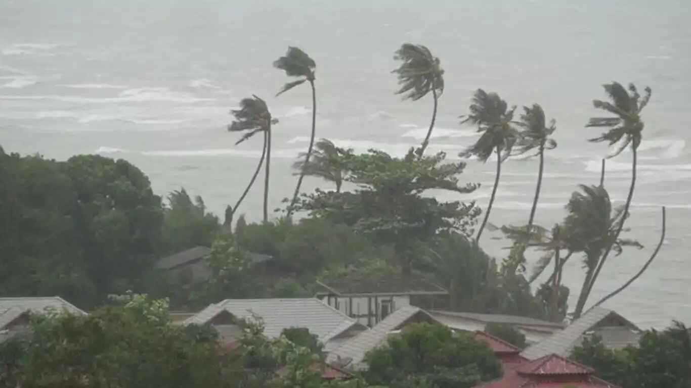 الإعصار "كالمايغي" يضرب وسط الفلبين