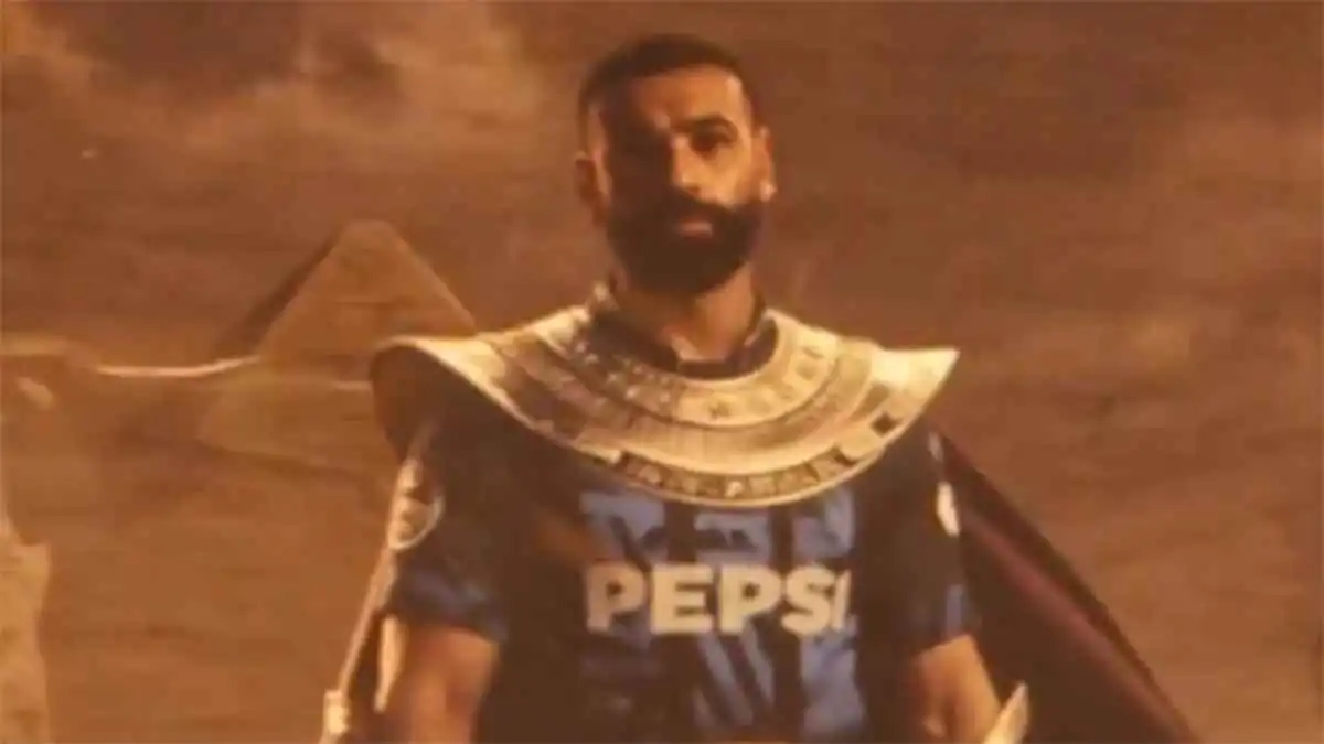 بزي فرعوني.. محمد صلاح يظهر في إعلان مع بيكهام (فيديو)