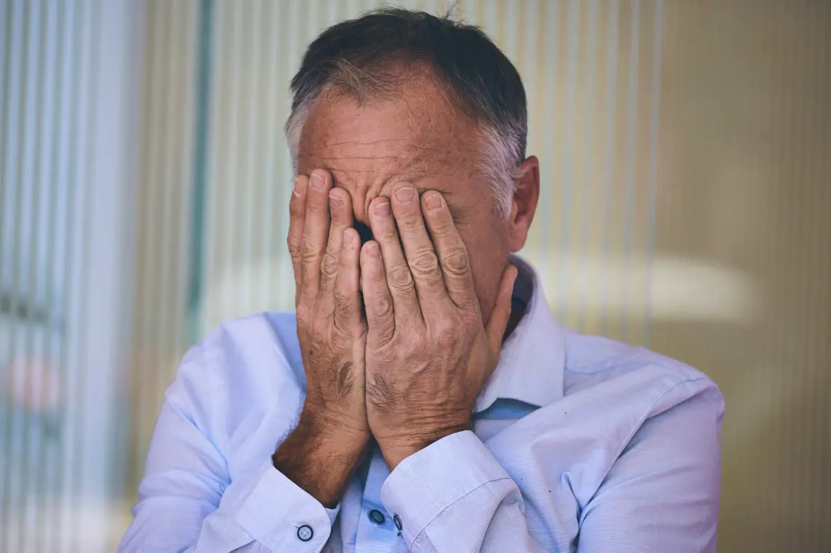 أنفه الضخم أفقده عمله ومنعه من مغادرة منزله لسنوات (صور)