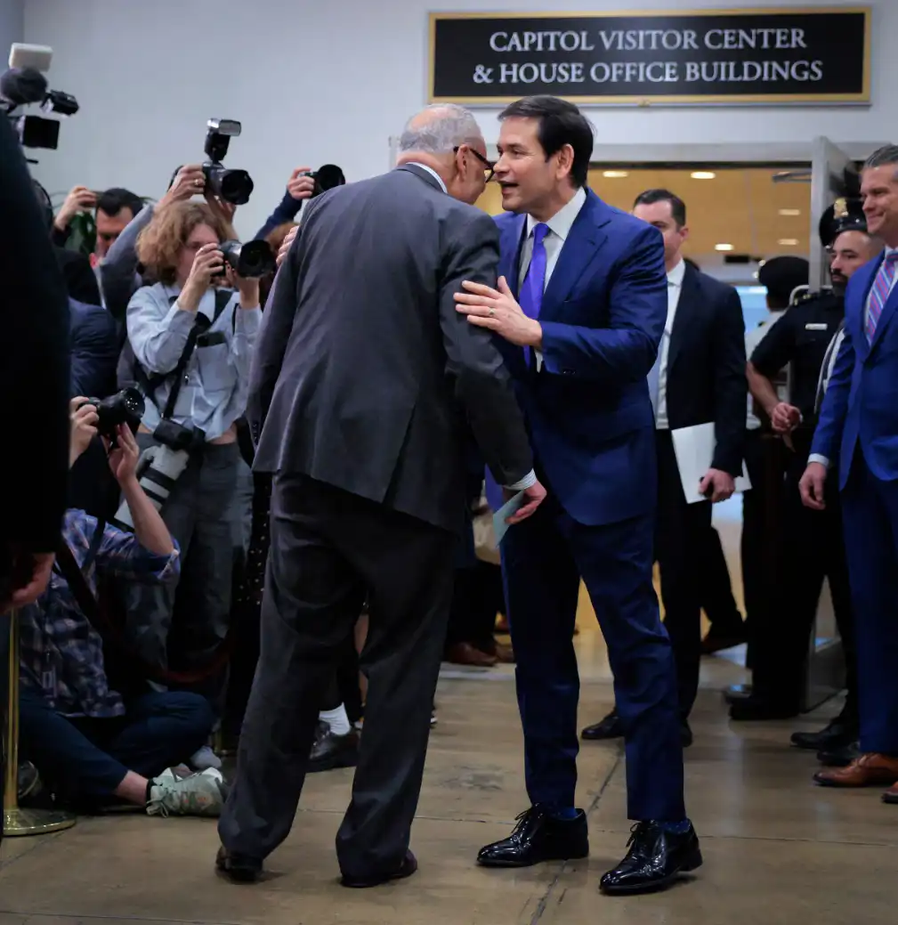 ماركو روبيو بحذاء أكبر من مقاس رجله