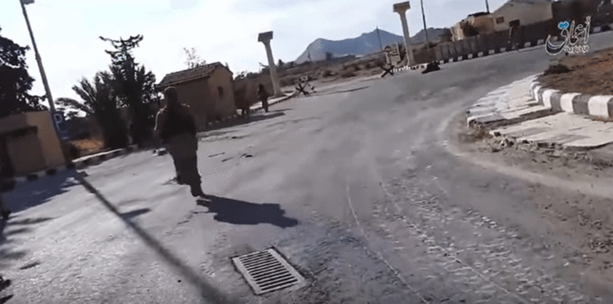 روسيا تلمح لدور ميليشيات إيران في سقوط تدمر بيد "داعش" .. والتنظيم ينشر مقاطع فيديو من المدينة