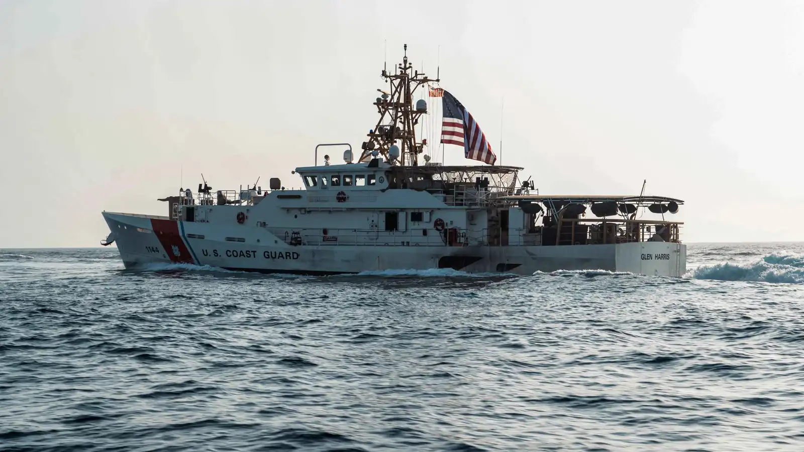 في مضيق هرمز.. 6 زوارق إيرانية حاولت اعتراض سفينة ترفع علم أمريكا