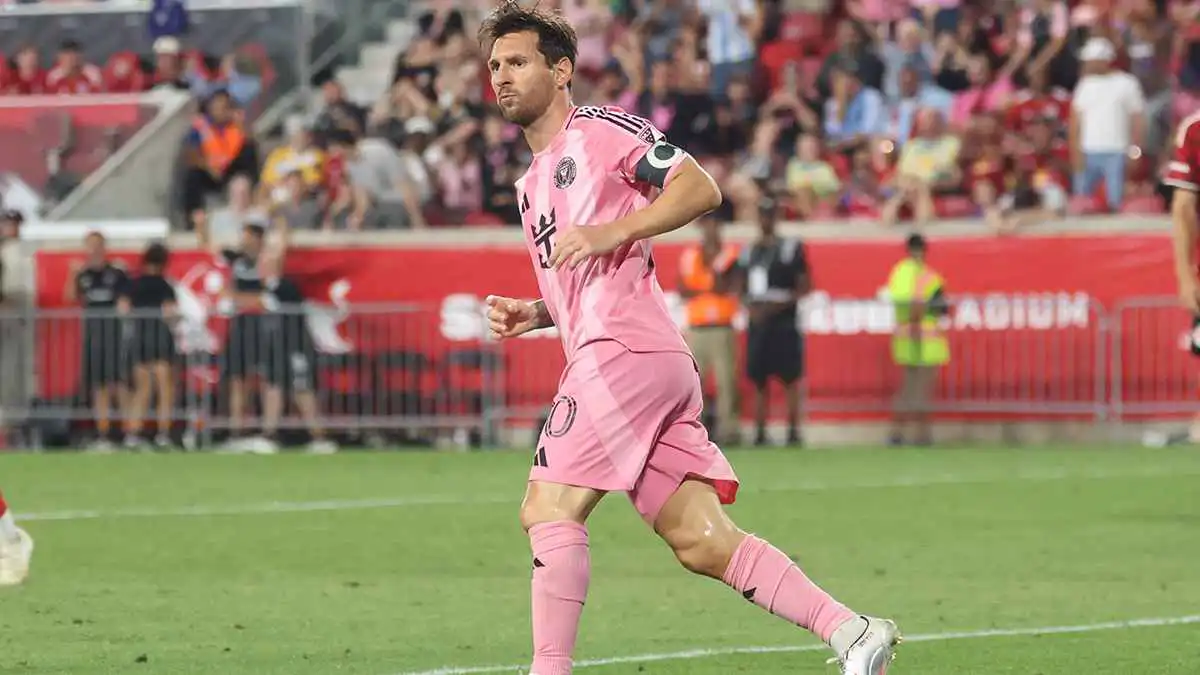 غاضب جدا.. رد فعل ناري من ميسي بعد قرار إيقافه