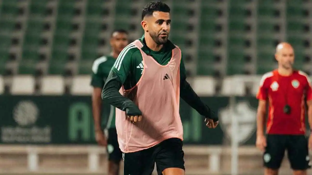 ارفعوا رؤوسكم.. أول رد فعل من رياض محرز بعد الخسارة ضد الهلال (صورة)