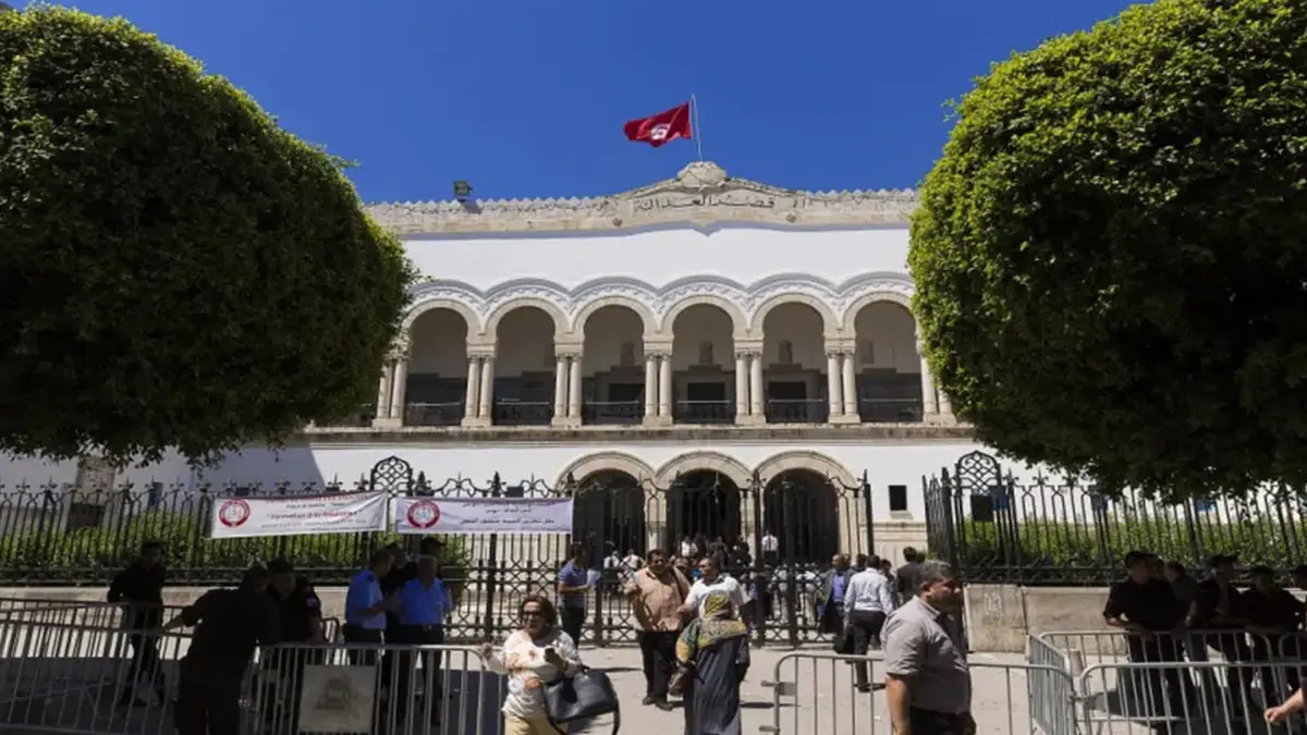 بتهمة "التآمر على أمن الدولة".. القضاء التونسي يقرر إيداع زعيم "الحزب الجمهوري" السجن 