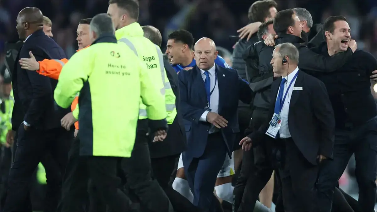 بعد شجاره مع مشجع.. الاتحاد الإنجليزي لن يعاقب باتريك فييرا