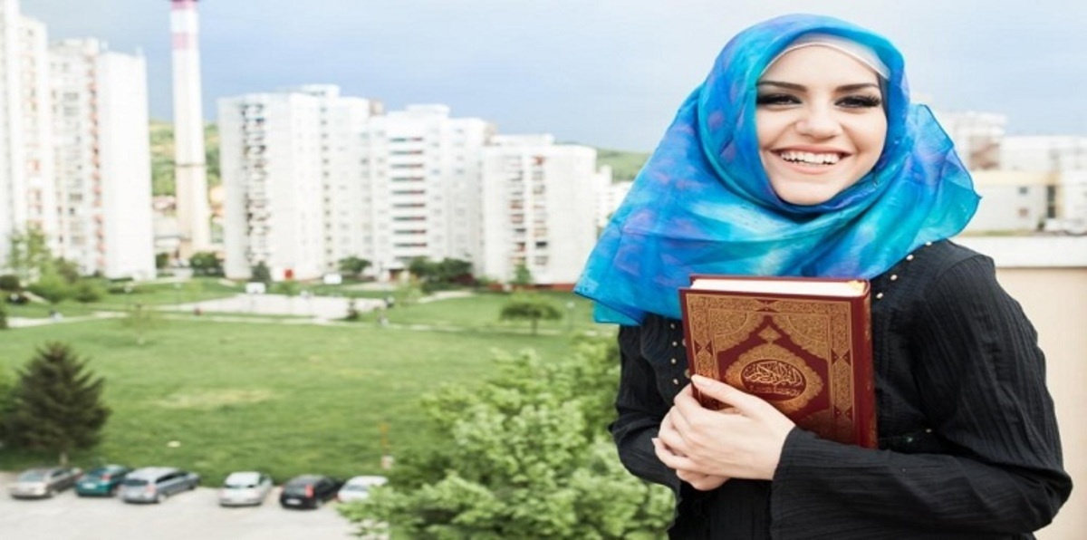 دعاة للمسلمات في بريطانيا: الفيسبوك والسراويل حرام