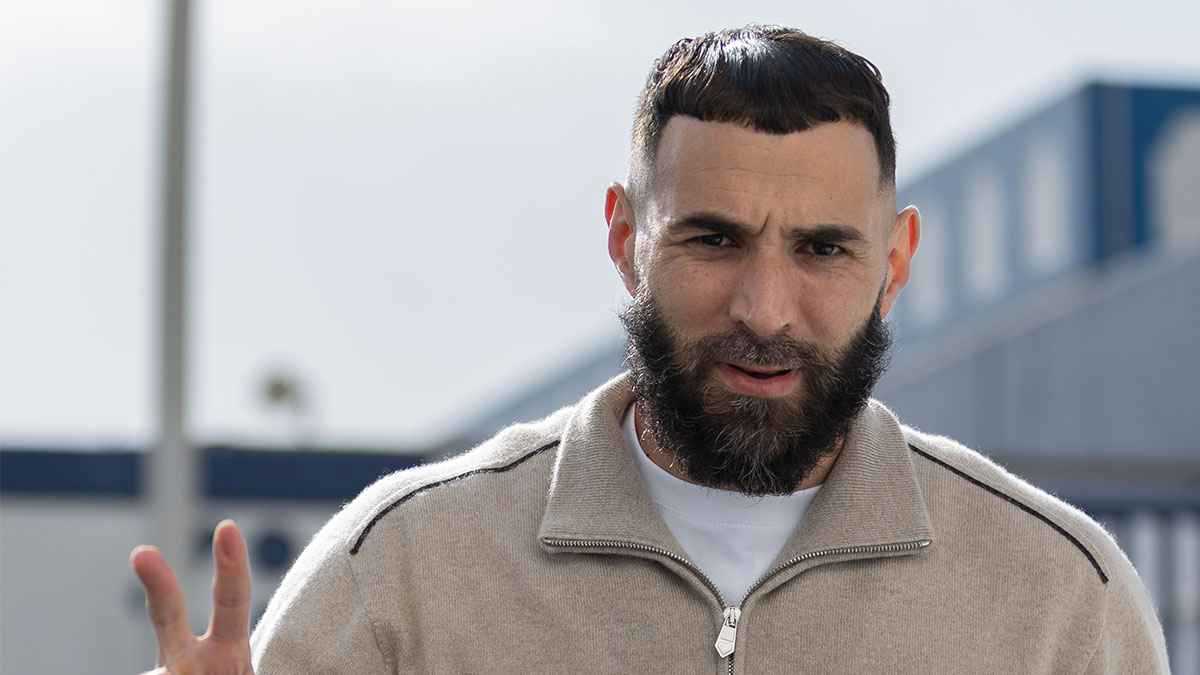 تنازل عن جزء من مستحقاته من أجل الهلال.. مفاجأة جديدة من كواليس صفقة بنزيما 